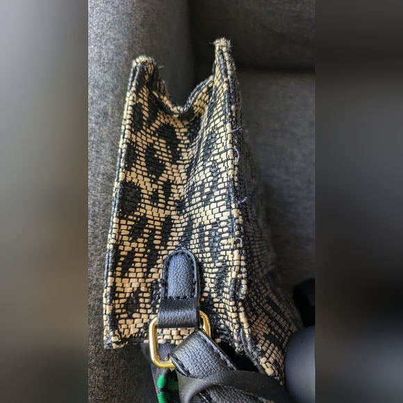 Betsy Johnson Phone ๐โค๏ธโ๐ฅ๐ Bag. - Picture 6 of 12